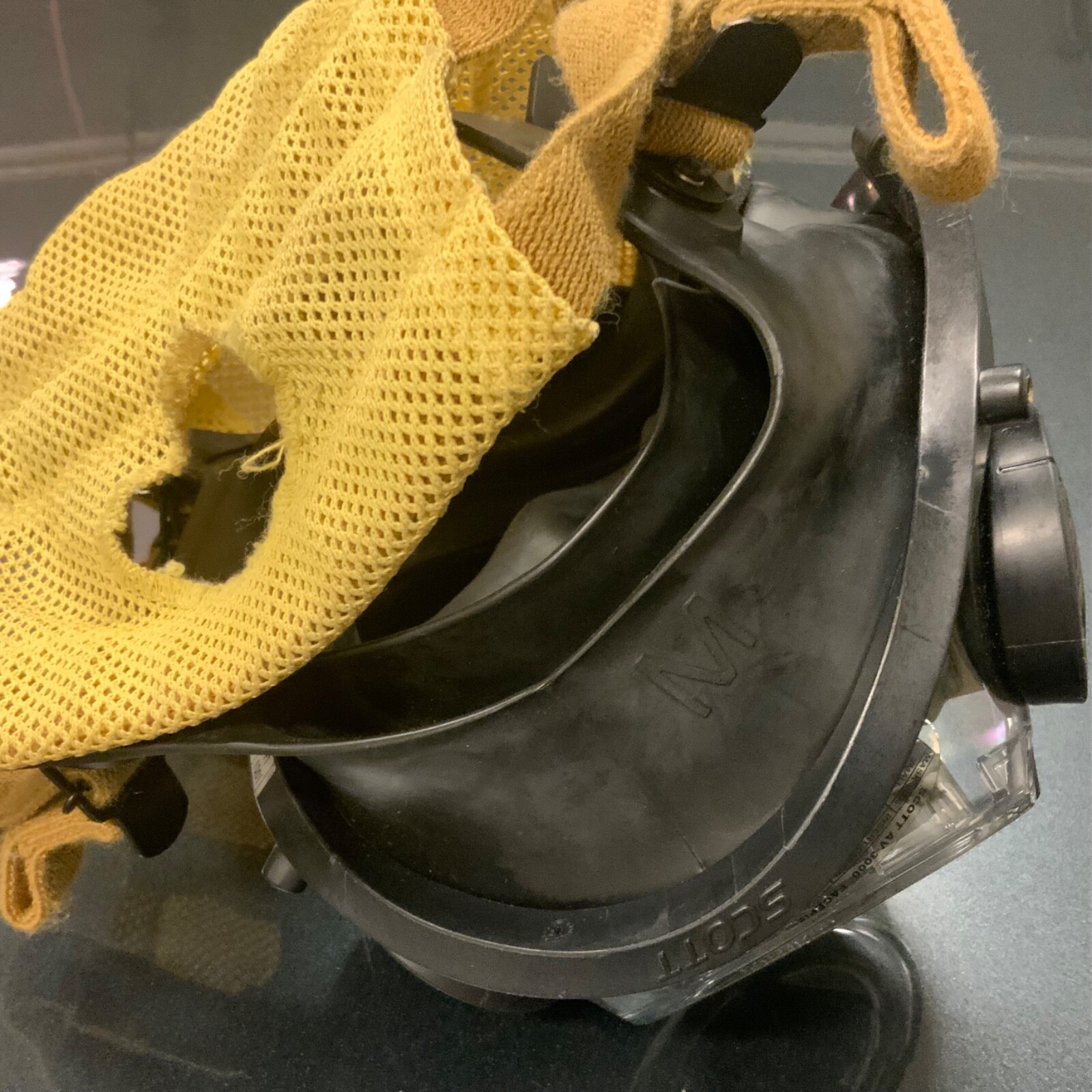 Scott AV-3000 HT Mask w/KEVLAR NETTING Firefighter SCBA AIR PAK MASK Size Medium