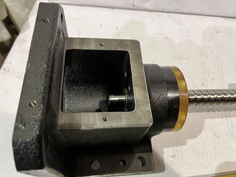TSUBAKI BALL SCREW ASSY. # 31F-1015-4 THD LENGHT: 21.5″ THD dia: 25mm