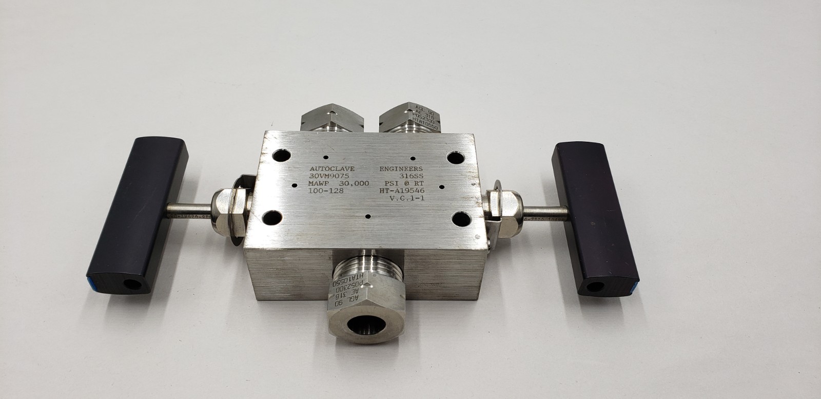 Autoclave Engineers 30VM9075 30,000 psi Stainless Steel Manifold & Needle Valves