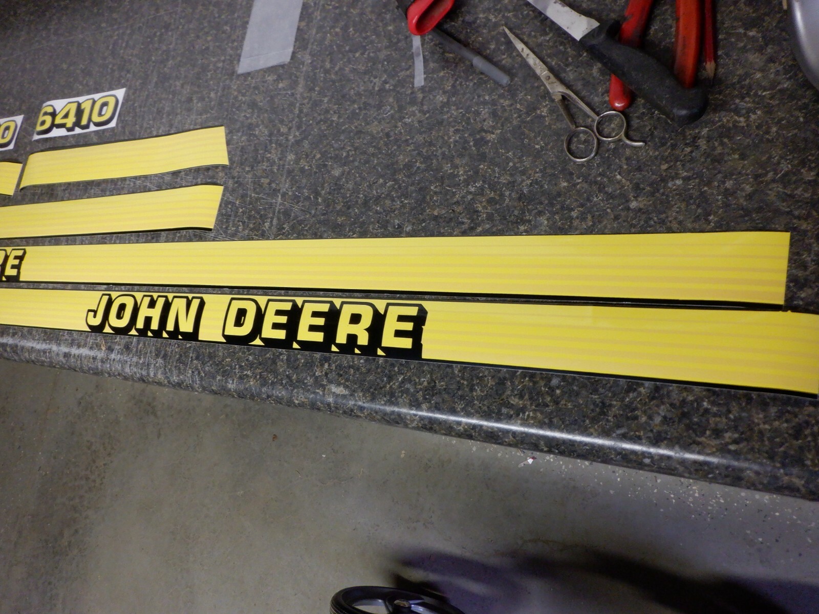JOHN DEERE 6410 DECALS. HOOD AND NUMBERS ONLY. SEE DETAILS AND PICTURES.