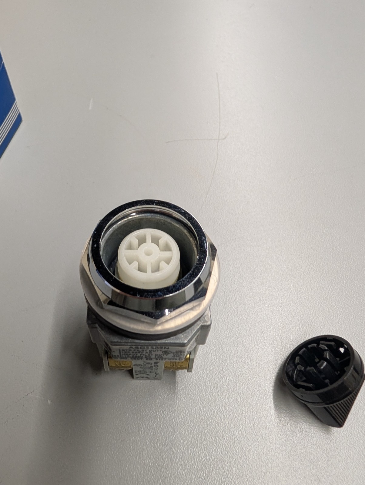 IDEC ASD3302N Selector Switch – 30MM Non-Illuminated