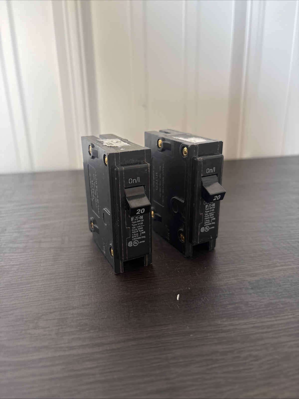 2 Eaton Cutler Hammer BR120 20 Amp 1 Pole 120/240v Circuit Breaker
