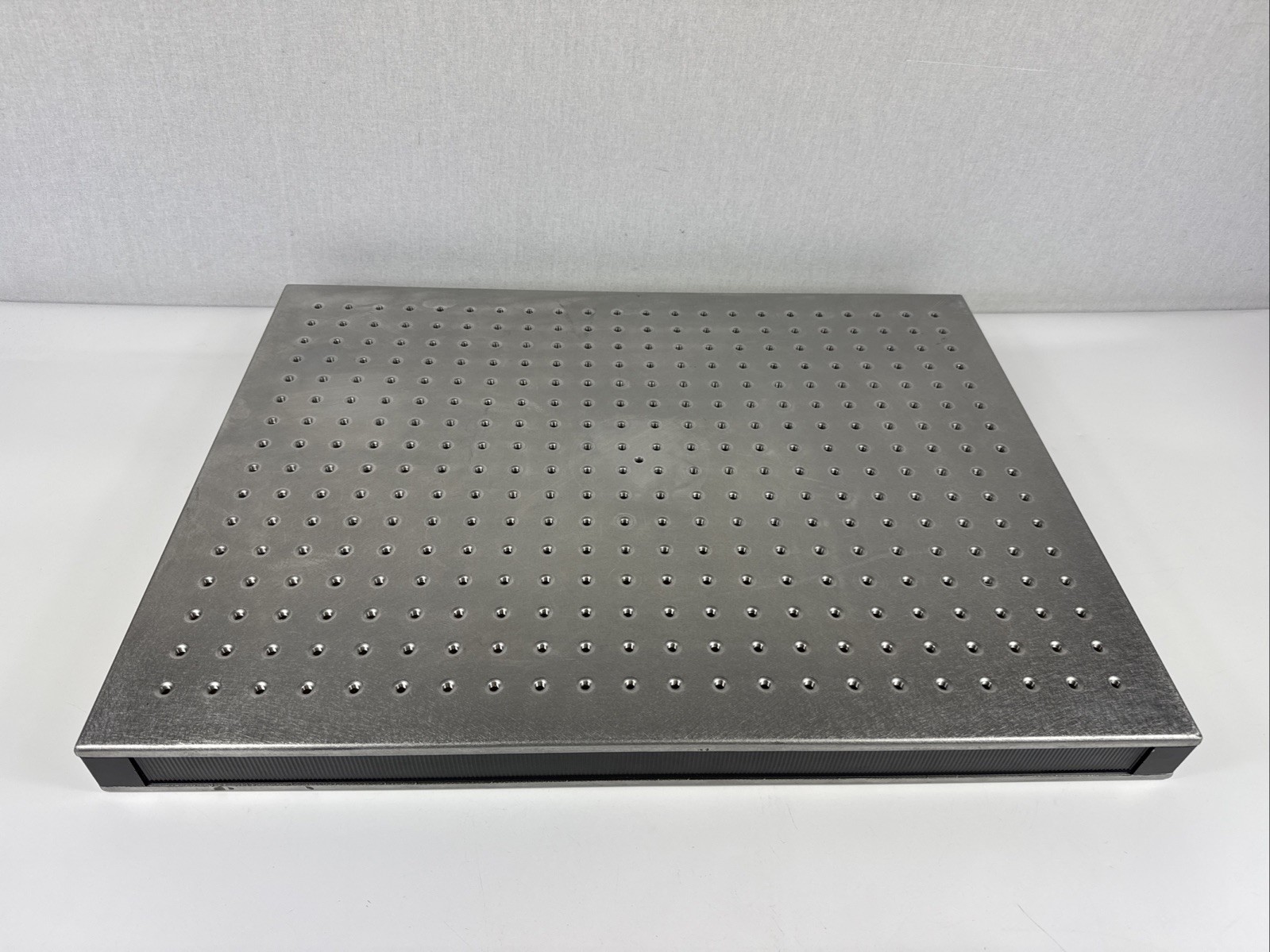 TMC OPTICAL BREADBOARD 23.5″ x 17.5″ 75SSC-103-12 USED