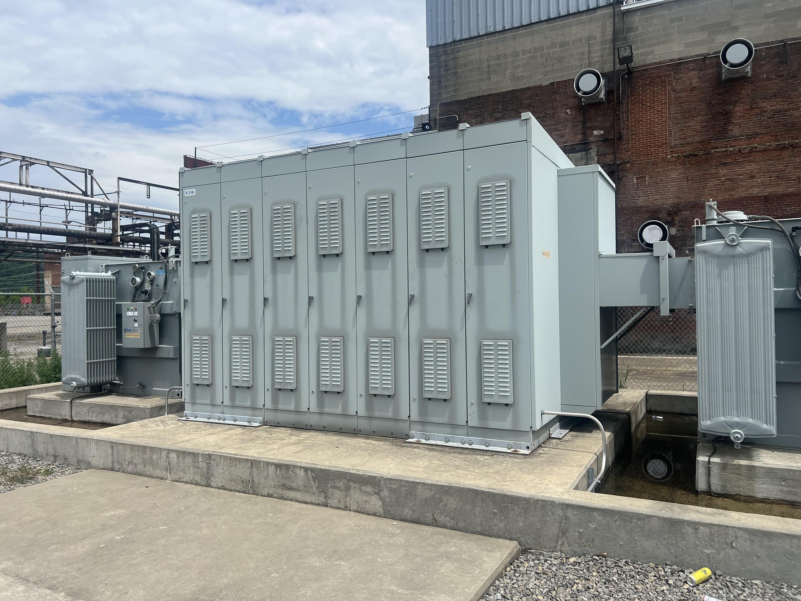 Eaton Magnum DS 3200A 480V LV Switchgear Outdoor 7 Section & Main