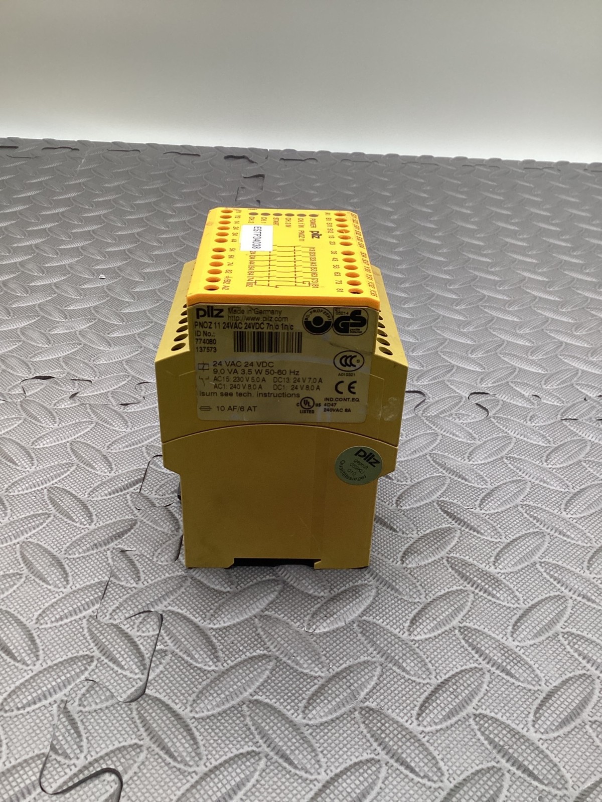 PILZ 774080 PNOZ 11 Safety Relay 24VAC/DC 7NO 1NC USED