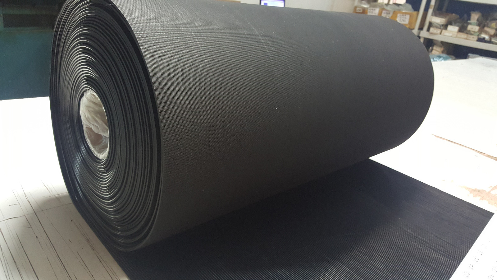 RIB RUBBER MATTING BLACK ROLL 24″ WIDE X 36″ LONG FREE SHIPPING