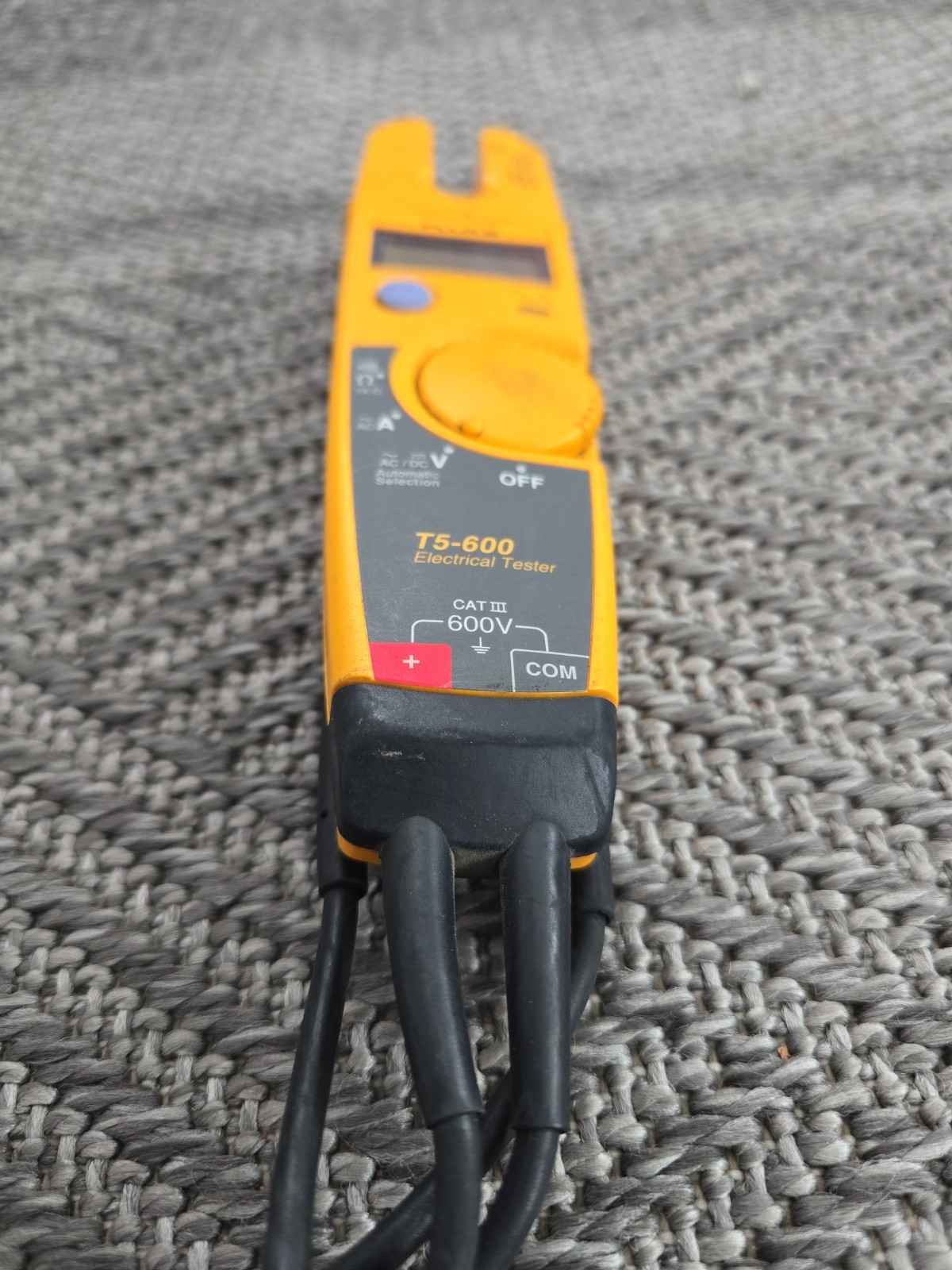 Fluke T5-600 Electrical Tester CAT III 600V Digital Multimeter Tested Works