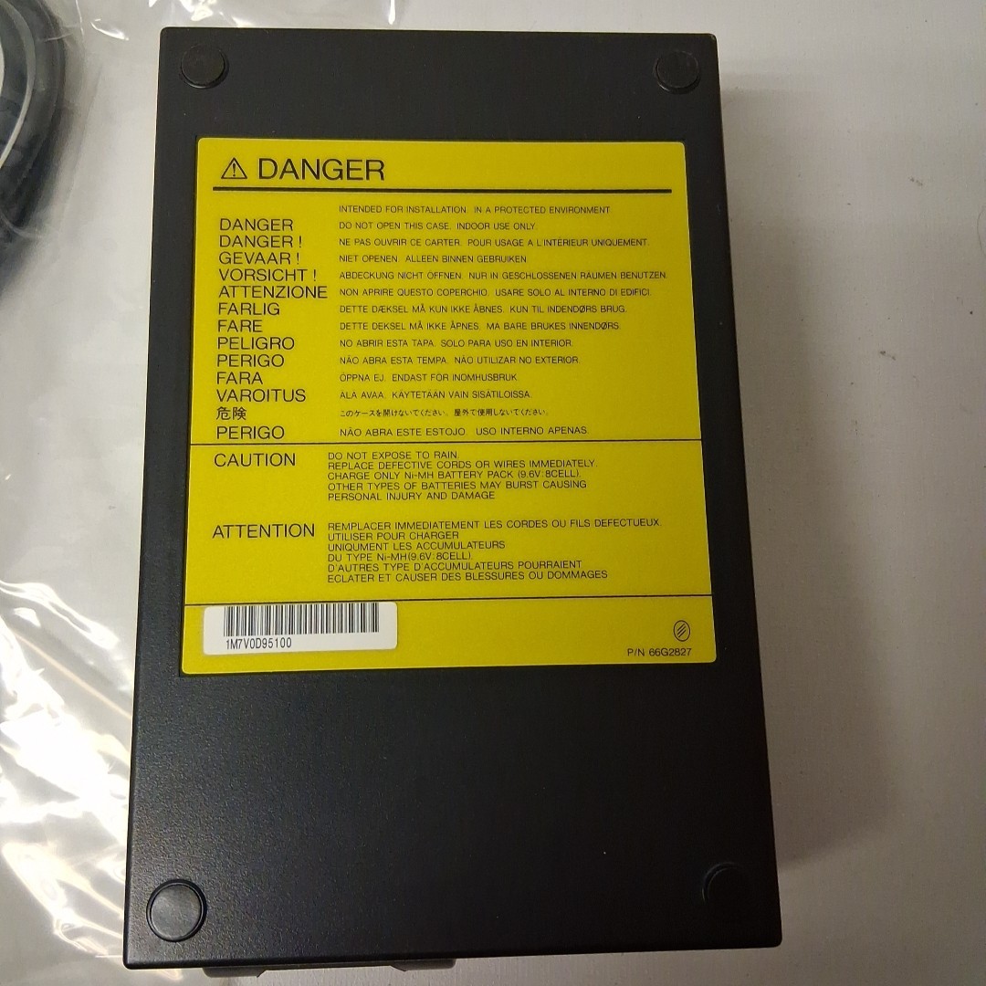 IBM QUICK CHARGER 100V-240V 50/60Hz 66G2827…………W9S1
