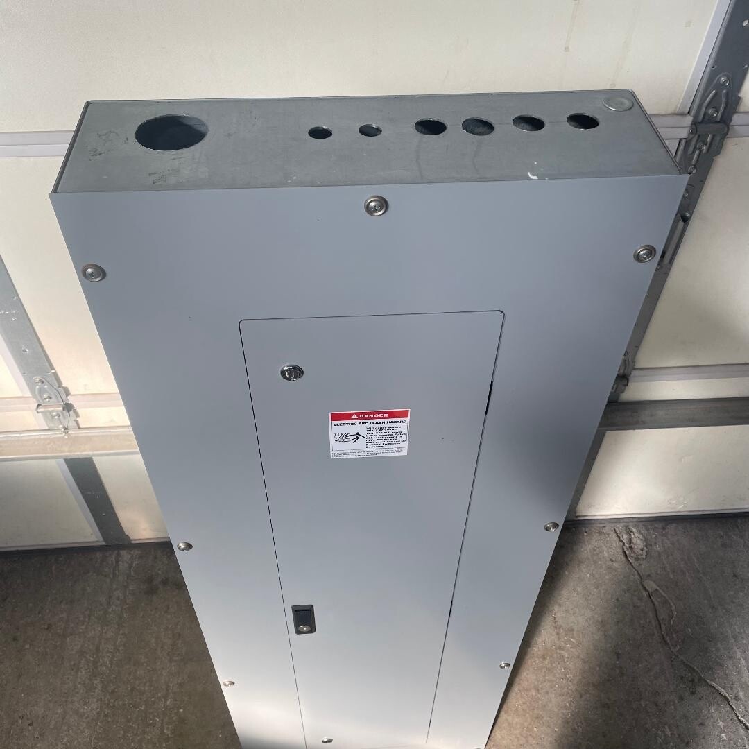 Eaton PRL1A Panelboard 400A 120/208V 3Ph 4W 400 Amp MLO W/ Breakers