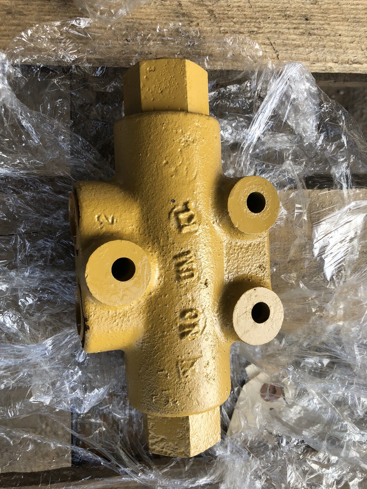 Caterpillar 8J2602 Selector Valve Excavator Wheel Loader See Description