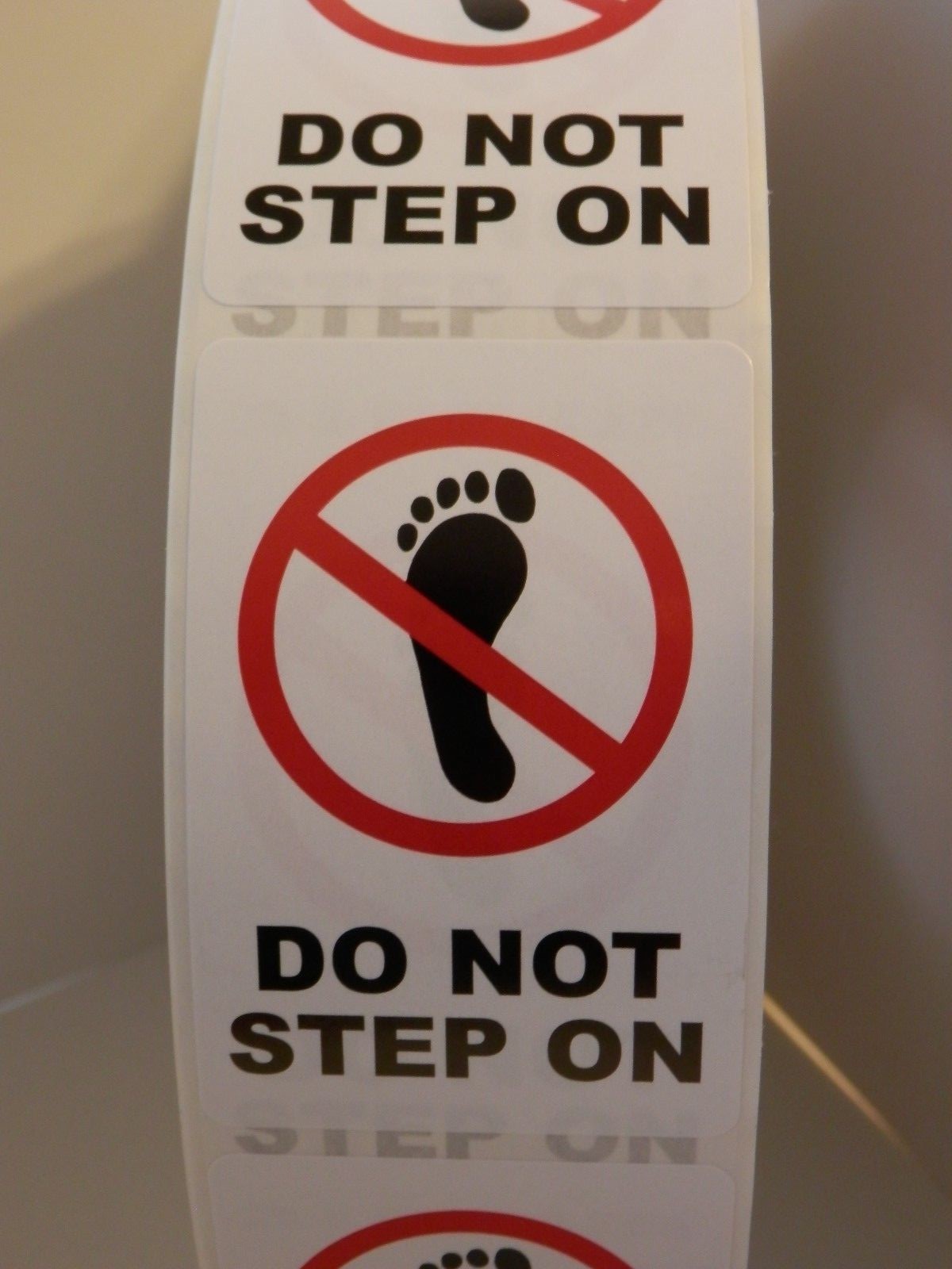 DO NOT STEP ON Universal Symbol 2×3 Warning Label Sticker 250 per roll
