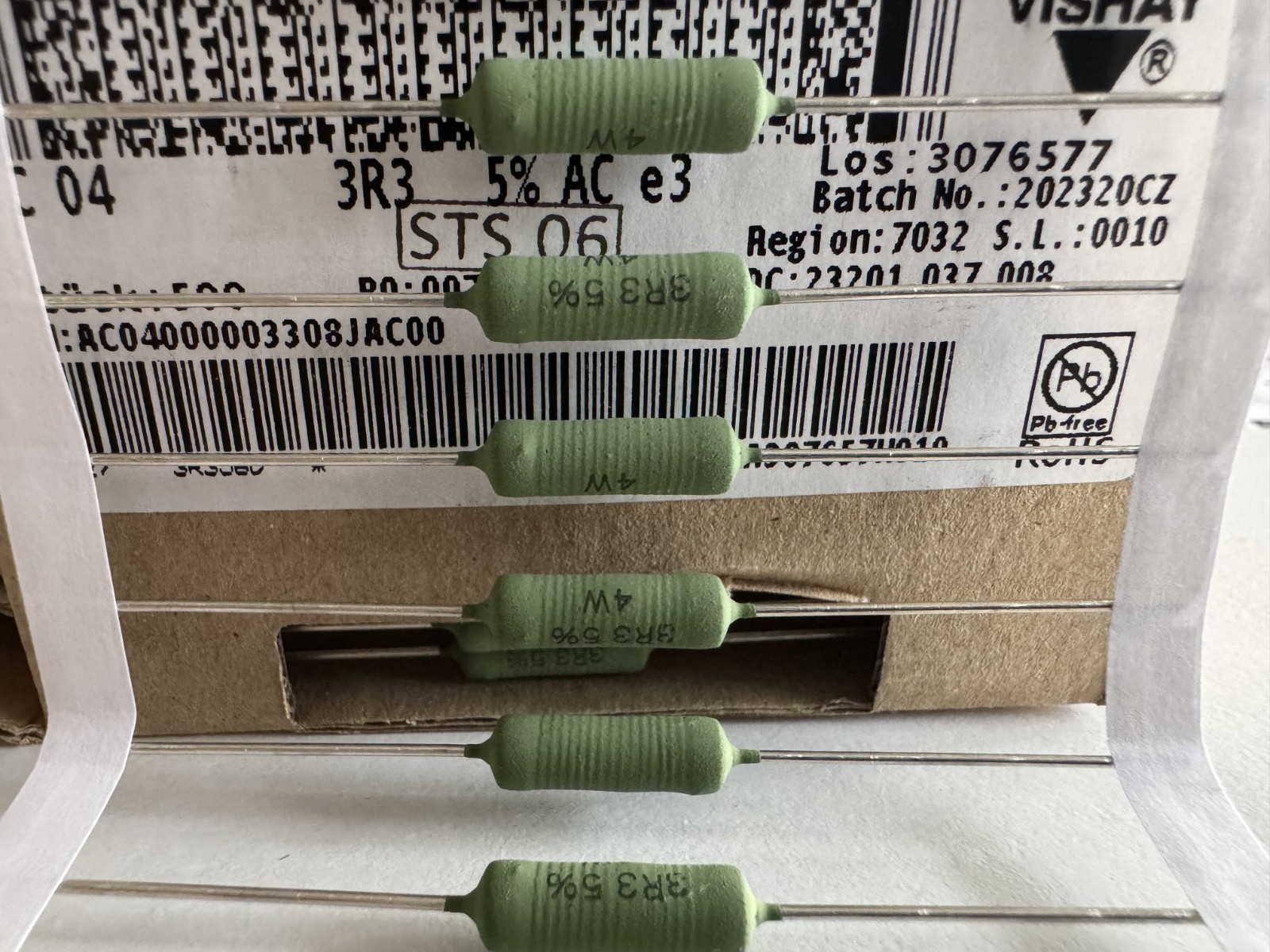 500 PCS AC04000003308JAC00 Vishay Metal Film Resistor 3.3 Ω 4W ±5% TCR ±50ppm