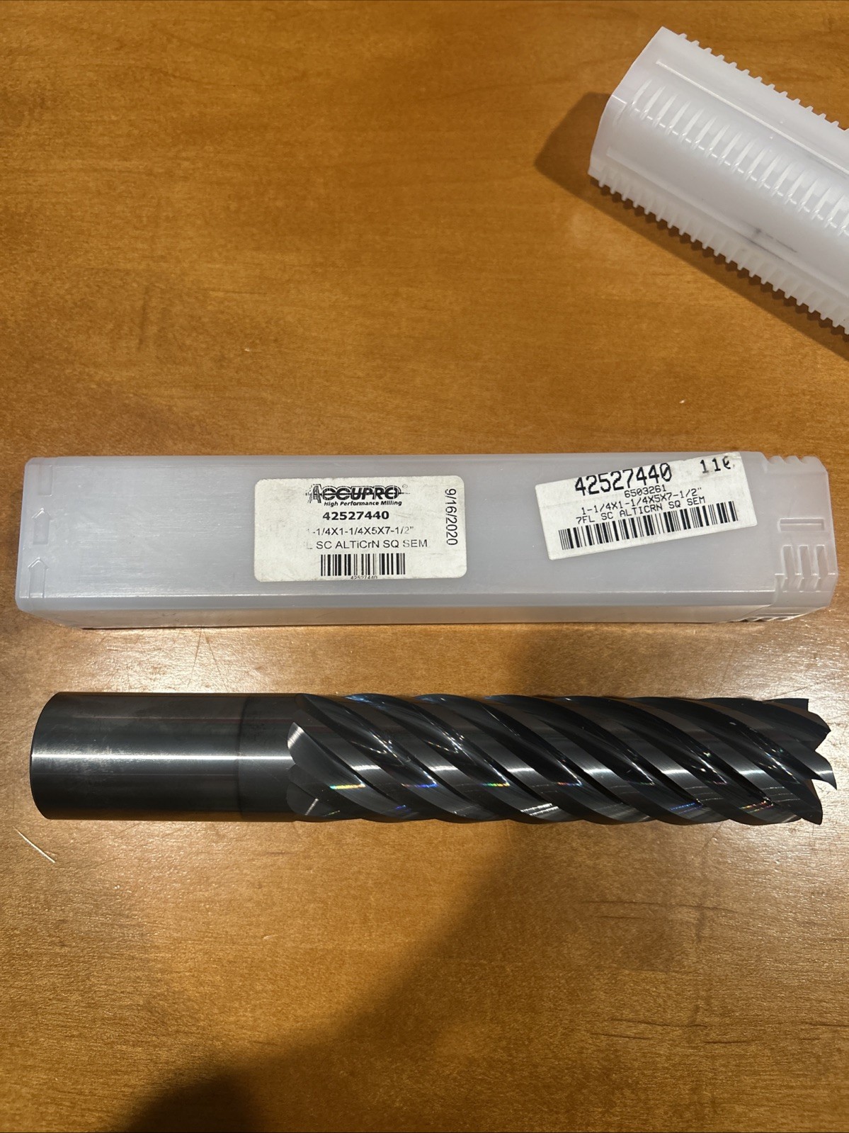 Accupro Carbide Square End Mill 1-1/4″ X 1-1/4″ X 5″ X 7-1/2″ 7FL 42527440