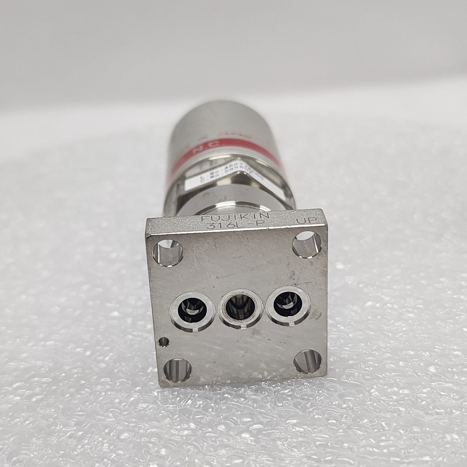 Fujikin 0.5-0.6 MPa C No 565602 , Lam 766-197844-003 Rev C Type NC. Valve,_97966