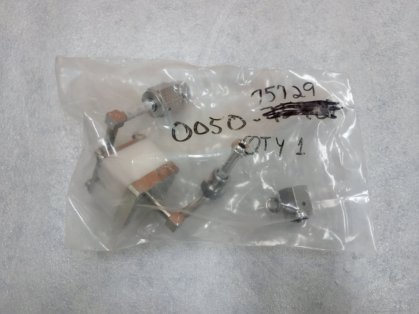 Applied Materials 0010-13645 GASLINE, ISOLATOR, MIXED, HT BESC AMAT