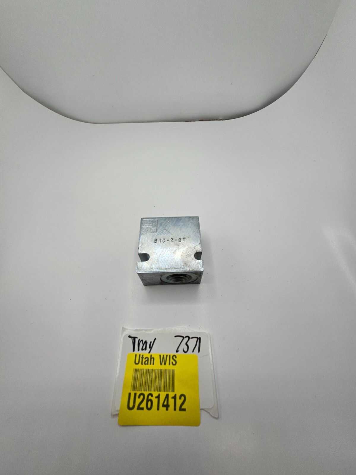 PARKER B10-2-8T Valve Base,3/4-16 SAE,Steel,10-2 Cavity 4DMK6