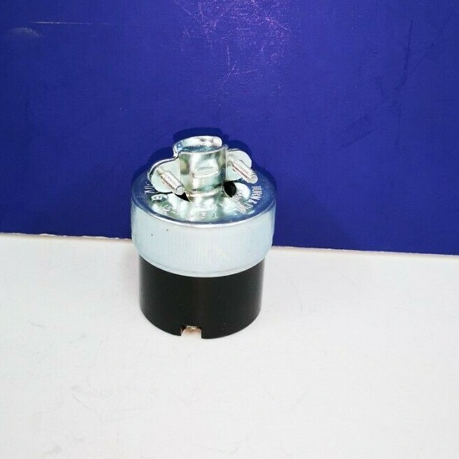 LEVITON 3W Locking ARMORED CORD CONNECTOR Female Plug 10A 250V 15A 125V 5156 NEW
