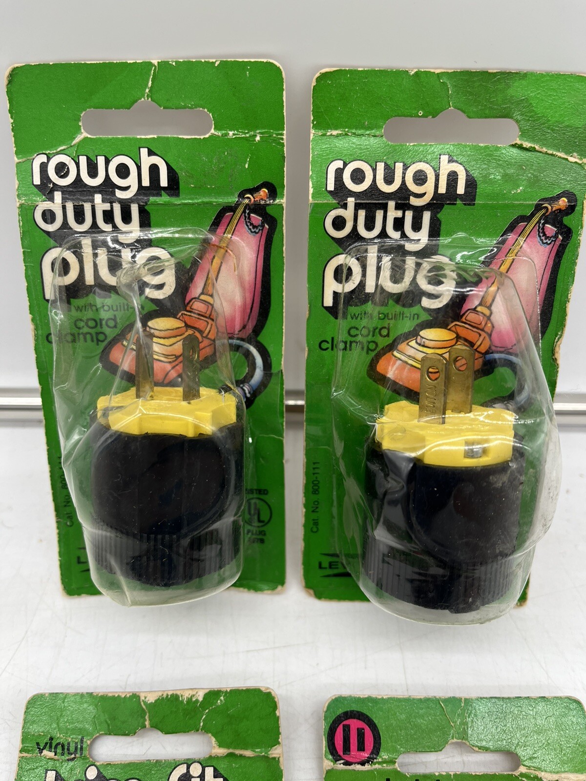 Lot of 4 LEVITON Plugs/Outlets Rough Duty trim-fit Plugs clamptite cord outlet