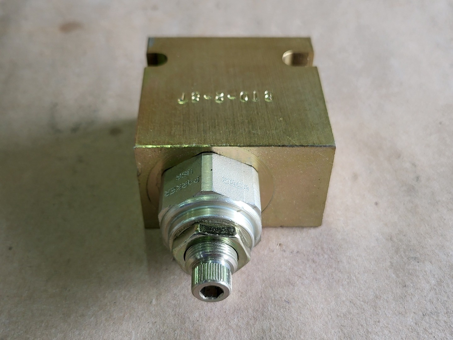 SURPLUS NEW PARKER B10-2-8T Valve Body – Parts & Components