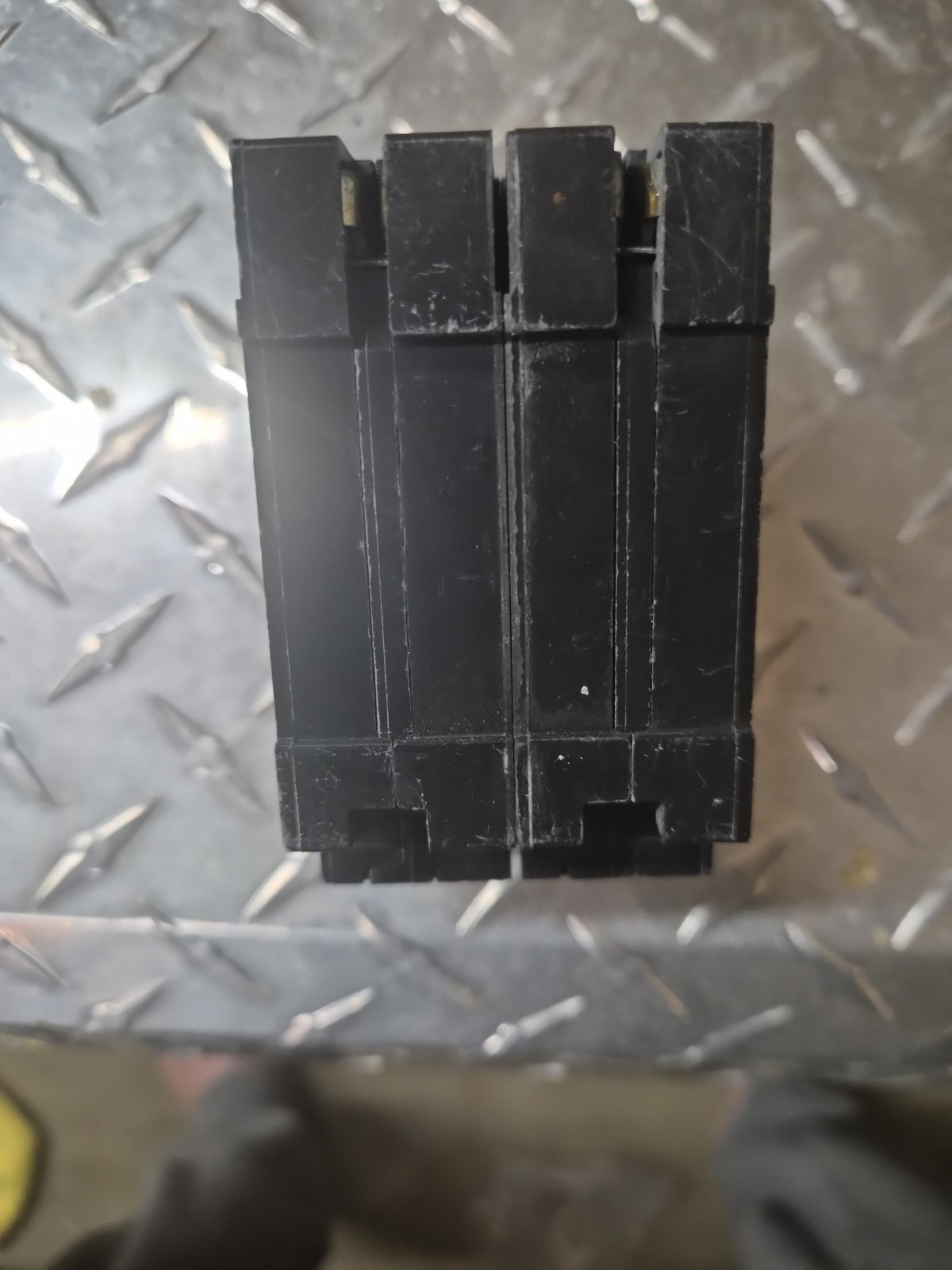 Square D by Schneider HOMT1515220CP 2-15-Amp 1-20-Amp Quad Circuit Breaker