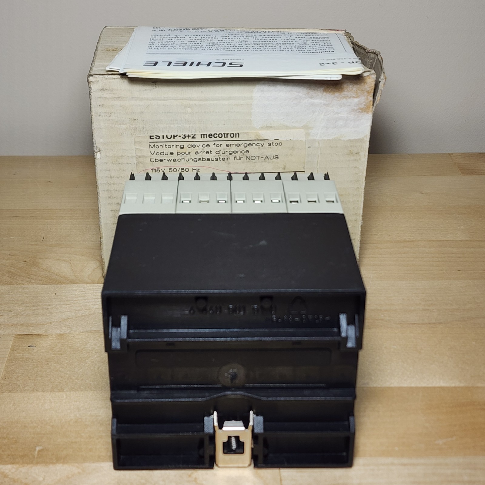 Entrelec Schiele ESTOP-3+2 2.450.802.10 Safety Relay Monitor 115VAC
