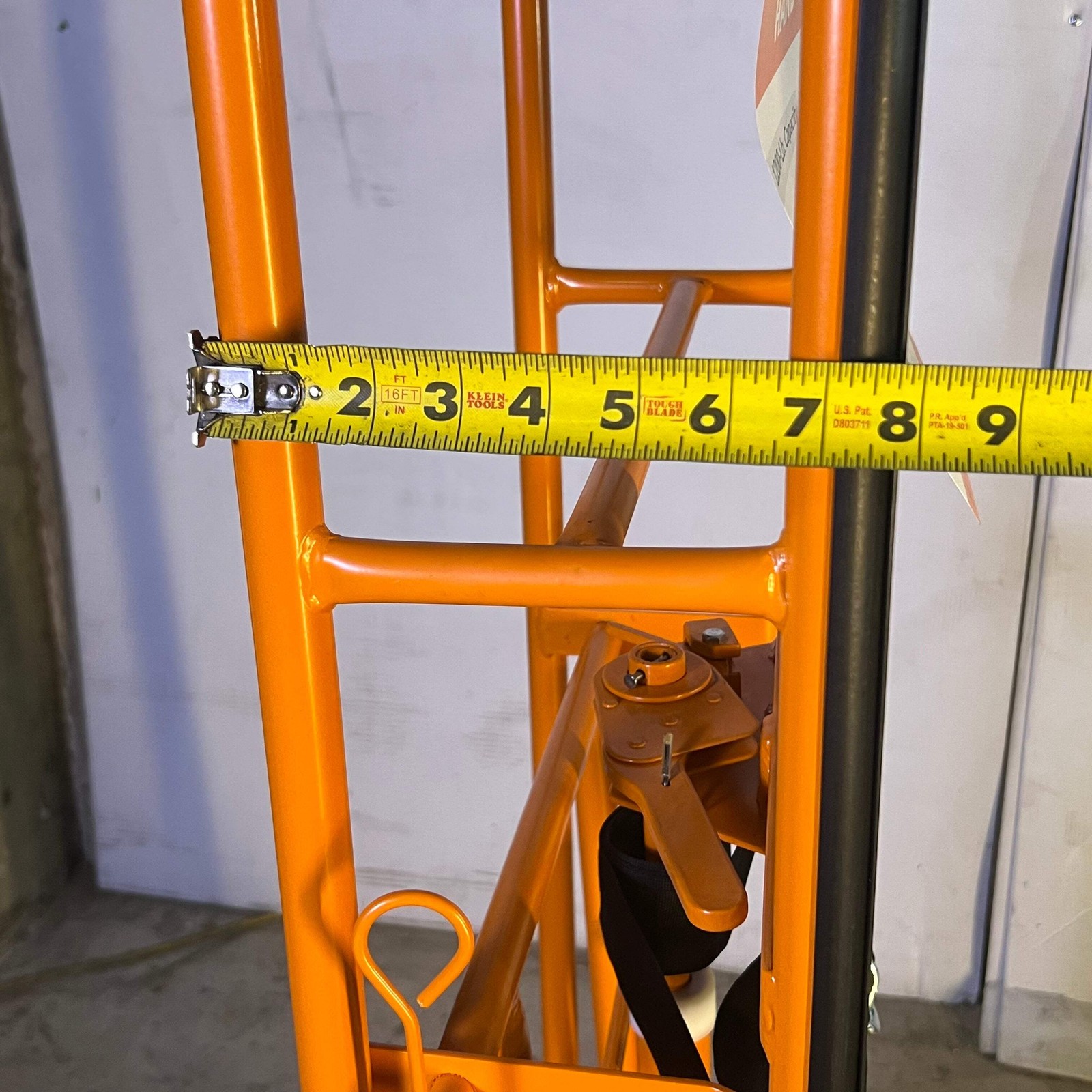 BRAVE Hand Truck 1200 Lb. Sz 17.5″W x 8″L x 65″H Orange GWG311044
