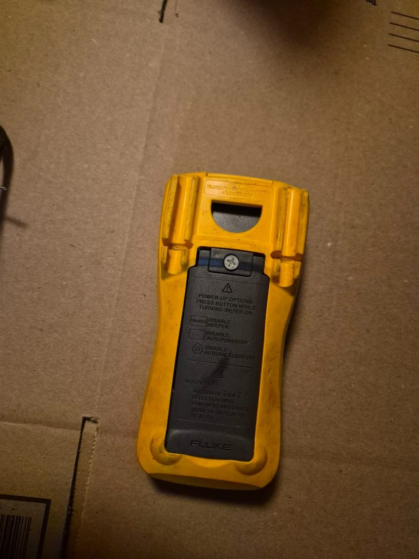 Fluke 115 Field Technicians Digital Multimeter Compact true-rms meter USED