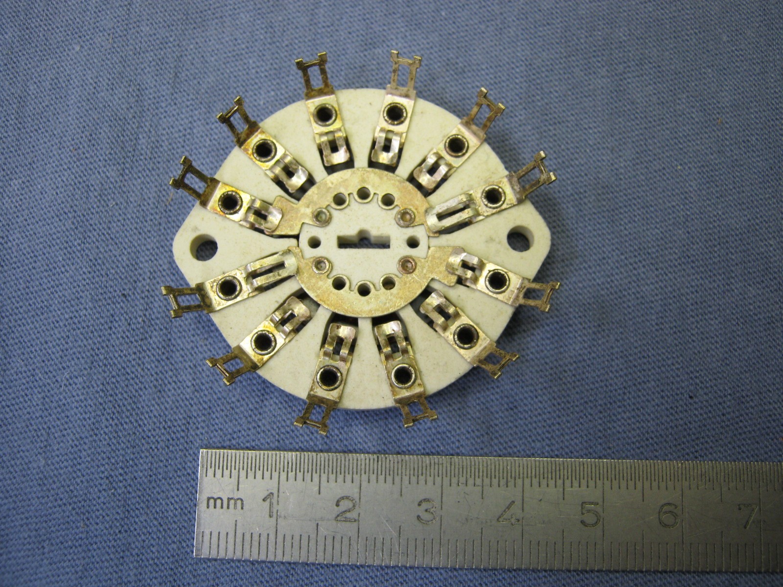 CENTRALAB WAFER SWITCH SECTION TYPE T 1 POLE 2-6 POSITIONS NOS