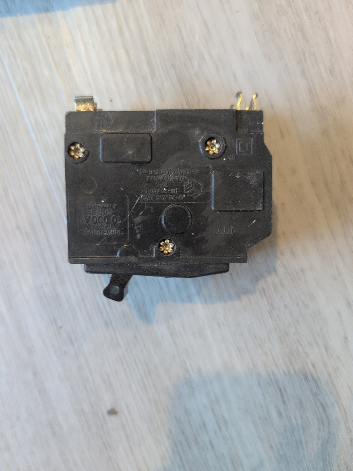 Square D QO240 2 Pole 40 Amp 120/240V Type QO Plug In Yellow Circuit Breaker