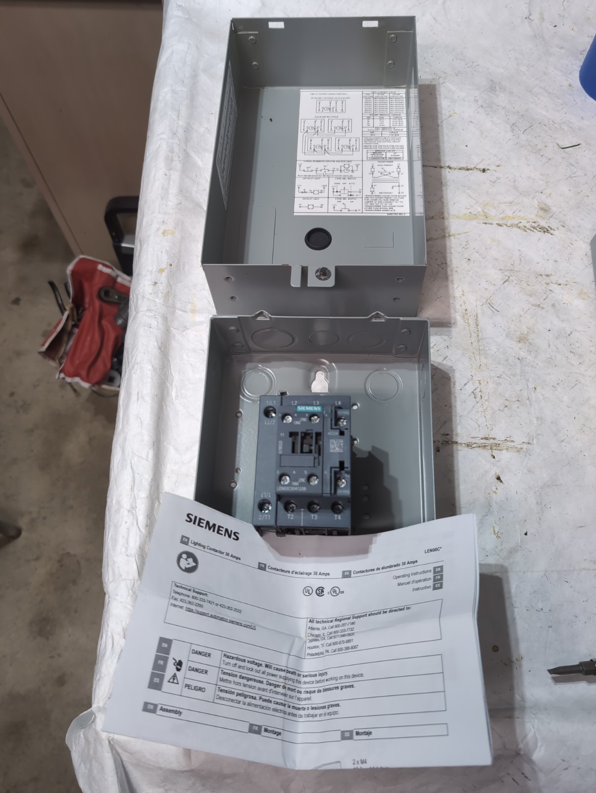 New Siemens LEN01C004120B 4 Pole 30A Electrically Held Lighting Contactor