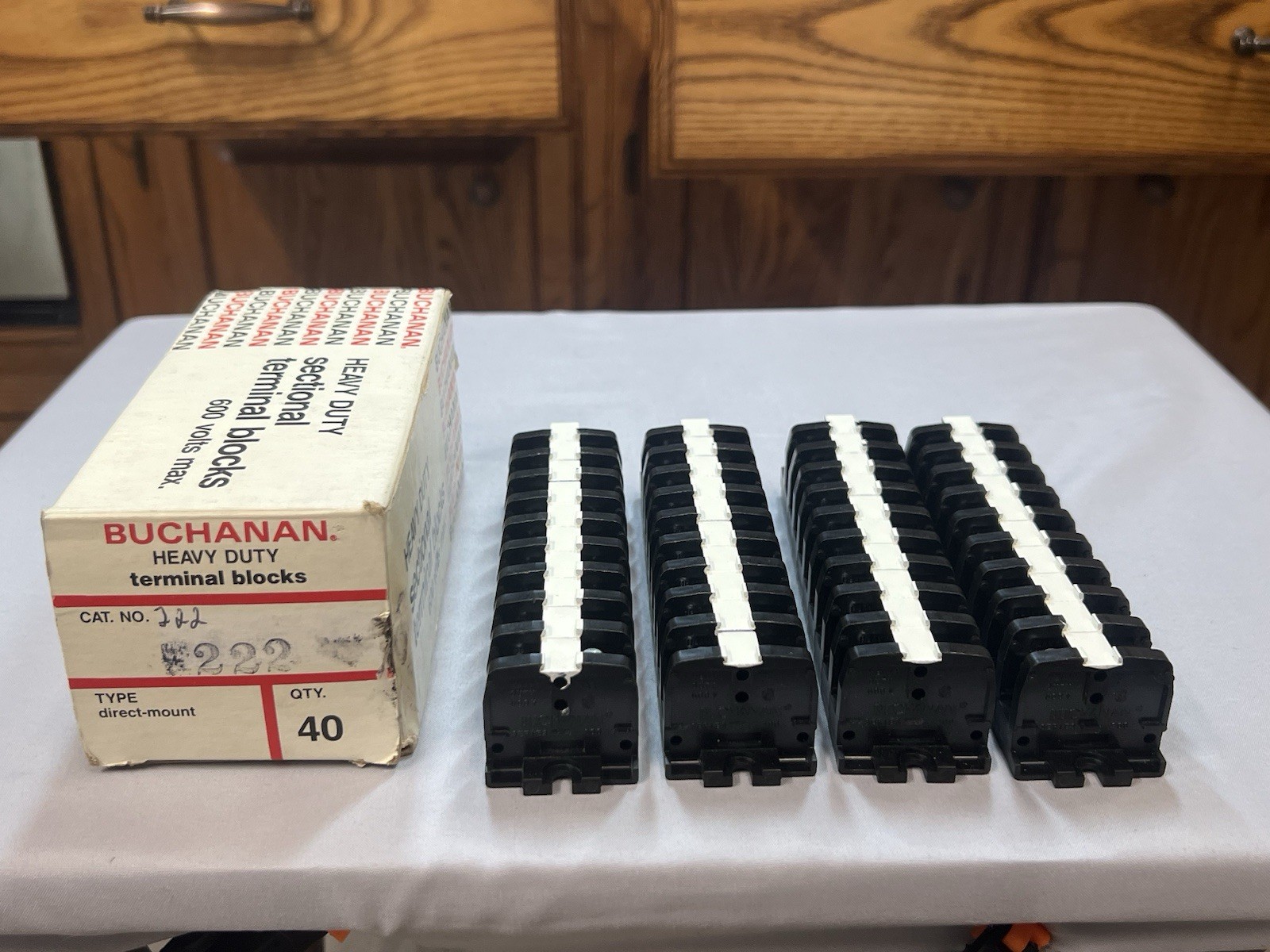 BUCHANAN 222 BU HEAVY DUTY BOX Of 40 600 VOLT SERIES 200 TERMINAL BLOCKS . NIB