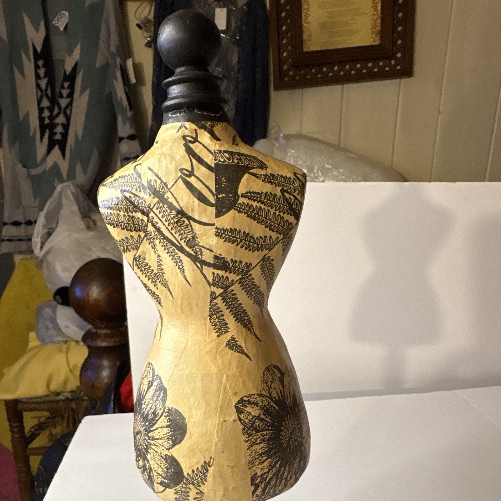 Display 13” Torso Dress Form Mannequin w/ Stand, Floral. Damage /see details