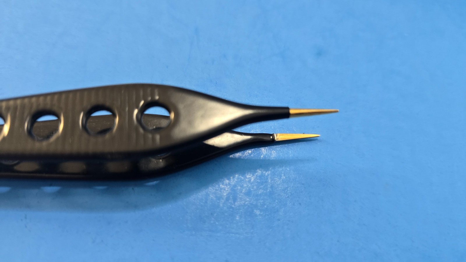 Turtle Surgical Adson Bipolar Forceps 5″ Non Stick Black 1mm Gold Tip with Cord