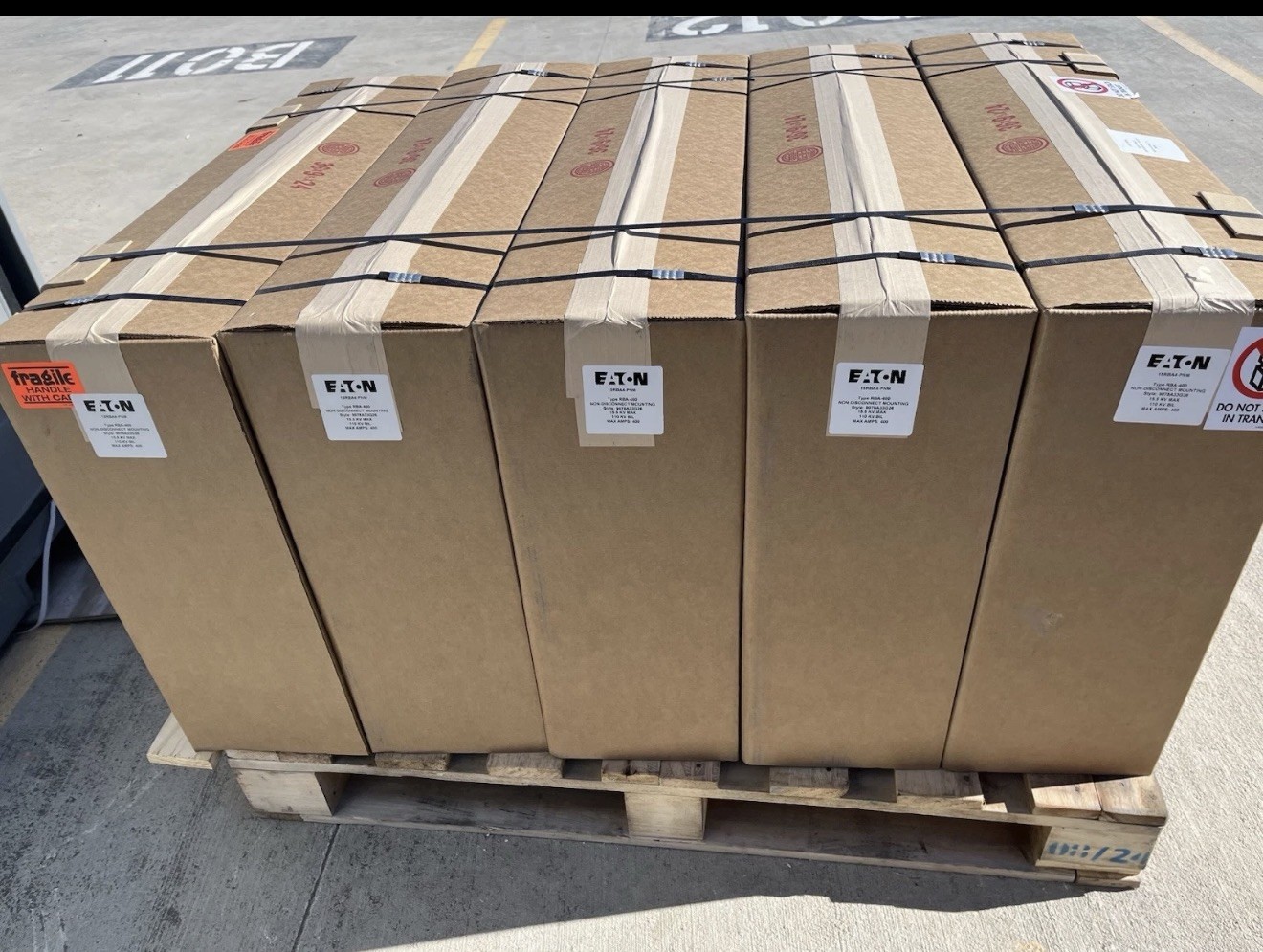 Eaton 15kV RBA-400 Outdoor Disconnect Mount Assembly 400A – NEW