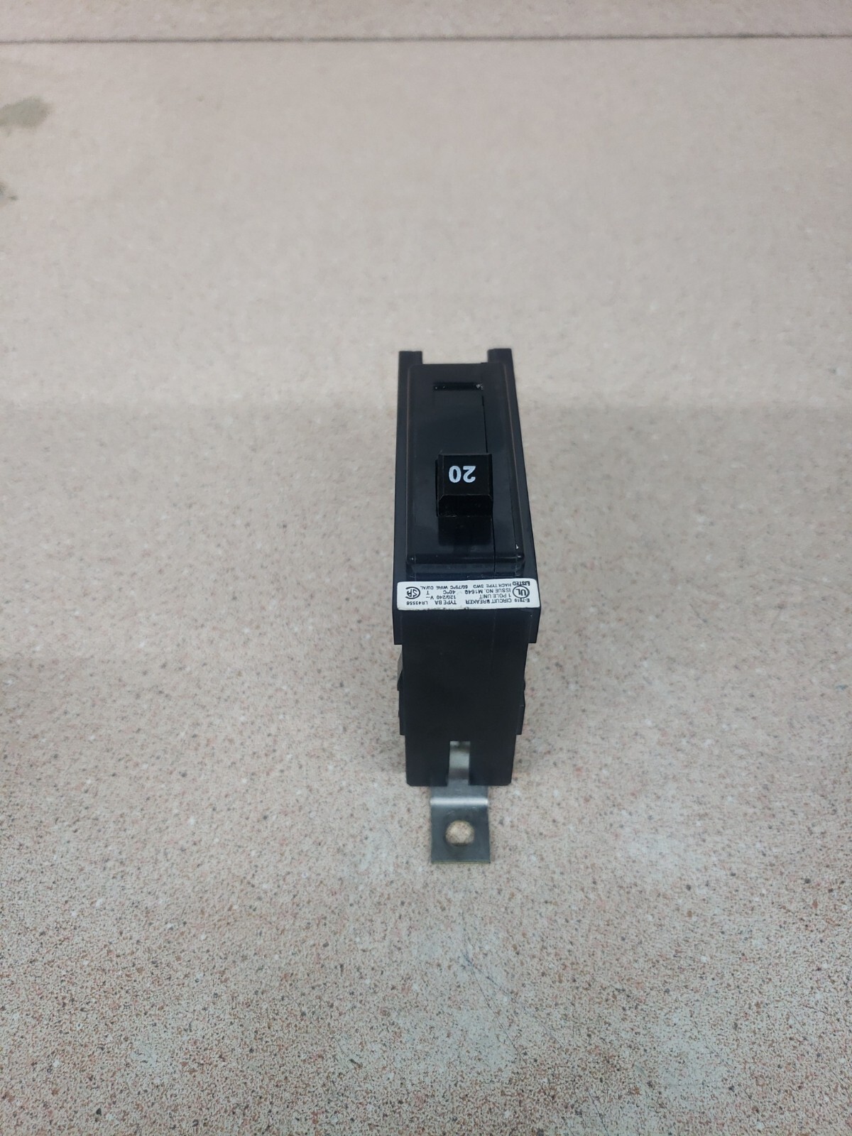 1) Cutler Hammer BAB1020 1 pole 20 amp 120v Bolt on Circuit Breaker W#