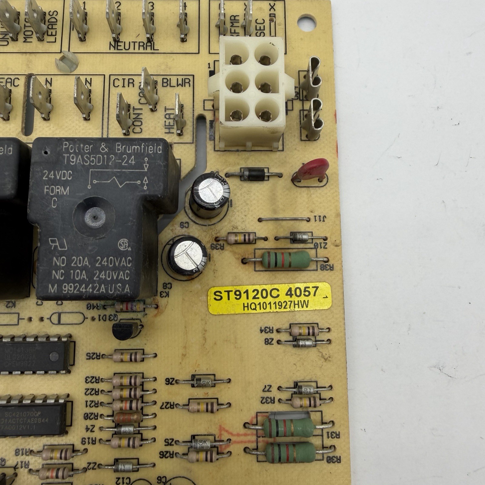 Honeywell ST9120C4057 Furnace Control Circuit Board HQ1011927HW