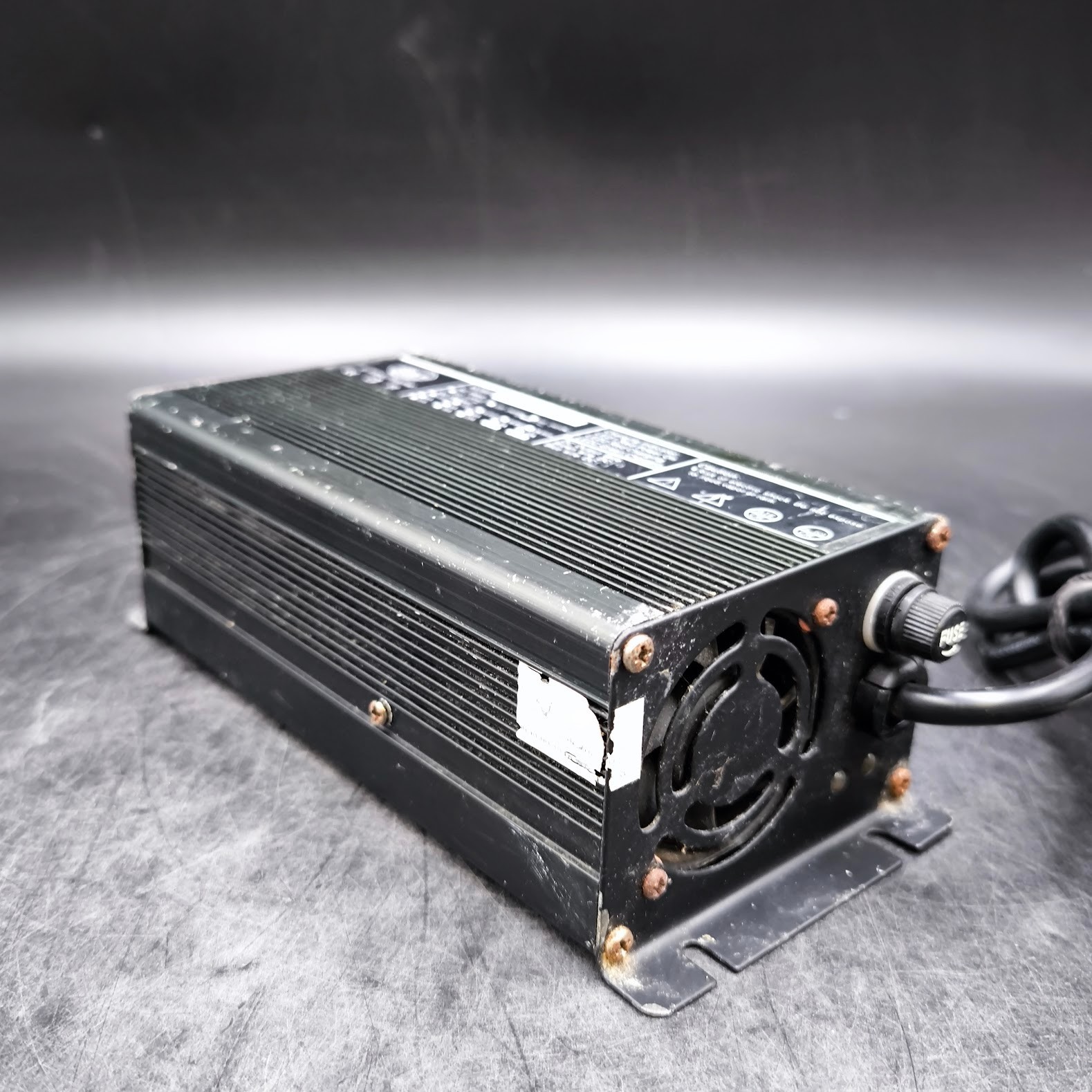 Hong Ju Li-ion/Li-Polymer Smart Charger 29.5V 10A Used Working