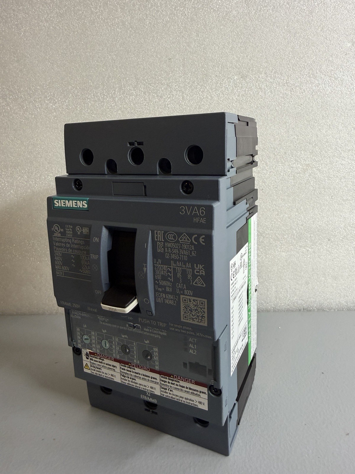 Siemens 3VA6110-6HN31-0AA0 100A 3-Pole Circuit Breaker ETU350 New OpenBox 1.3.4b