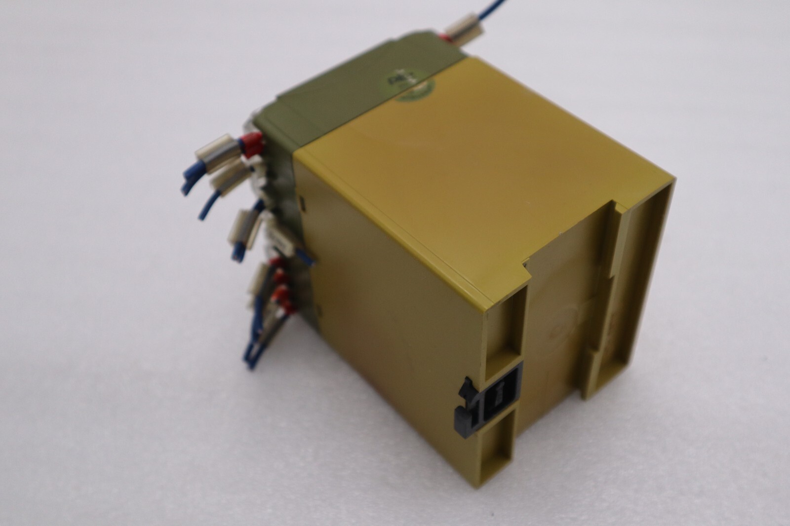 PILZ SAFETY RELAY 474790 PNOZ V 30S 24 V DC PNOZV30S24VDC STOCK L-453C