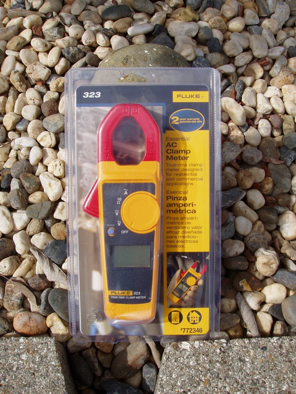FLUKE 323 TRUE RMS DIGITAL CLAMP METER 600V AC & DC VOLTAGE + CASE BRAND NEW