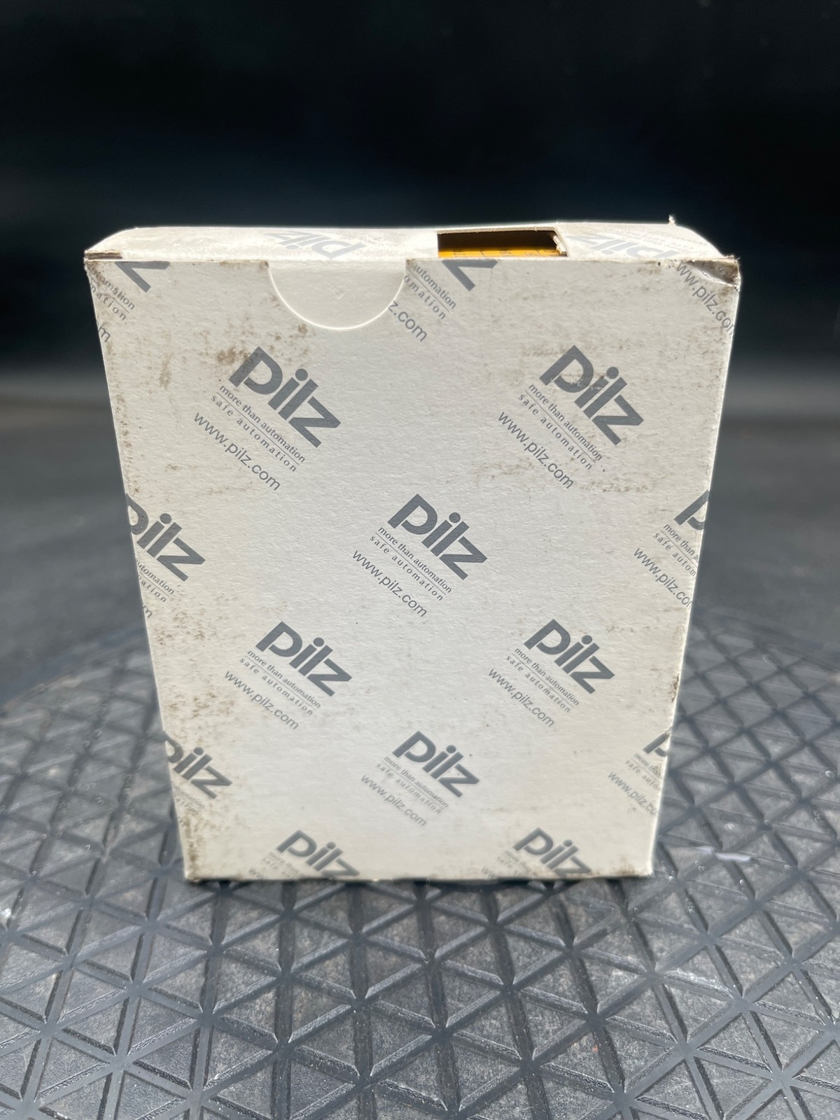 PILZ PZE X4VP Safety Relay 3/24VDC NEW