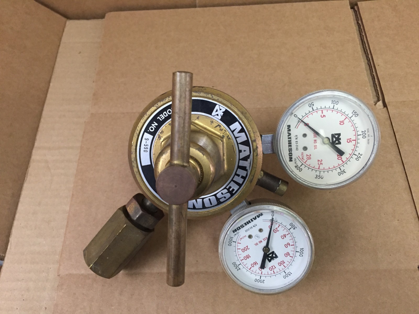 Matheson 9-590 Gas Pressure Regulator 3000 PSI w/ 63-3142 & 63-3133 Gauges