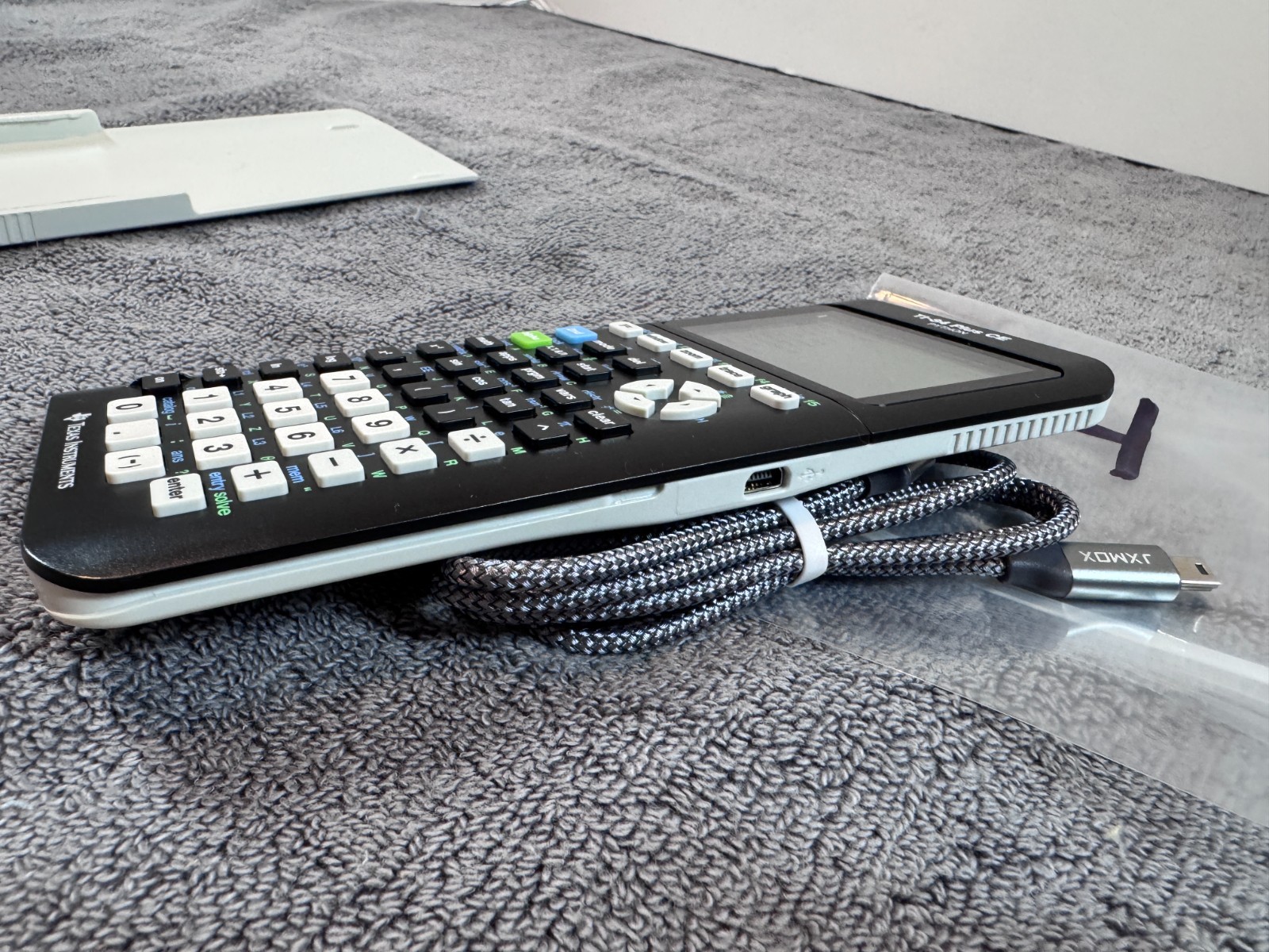 (LotA4) MINT – Texas Instruments TI-84 Plus CE Python Graphing Calculator