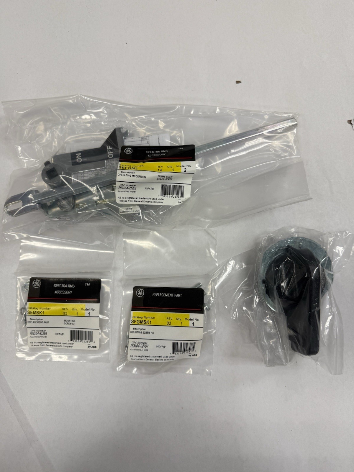 SEFHM2 GE SPECRA CIRCUIT BREAKER OPERATING MECHANISM, W/ ROTARY HANDLE AND SHAFT