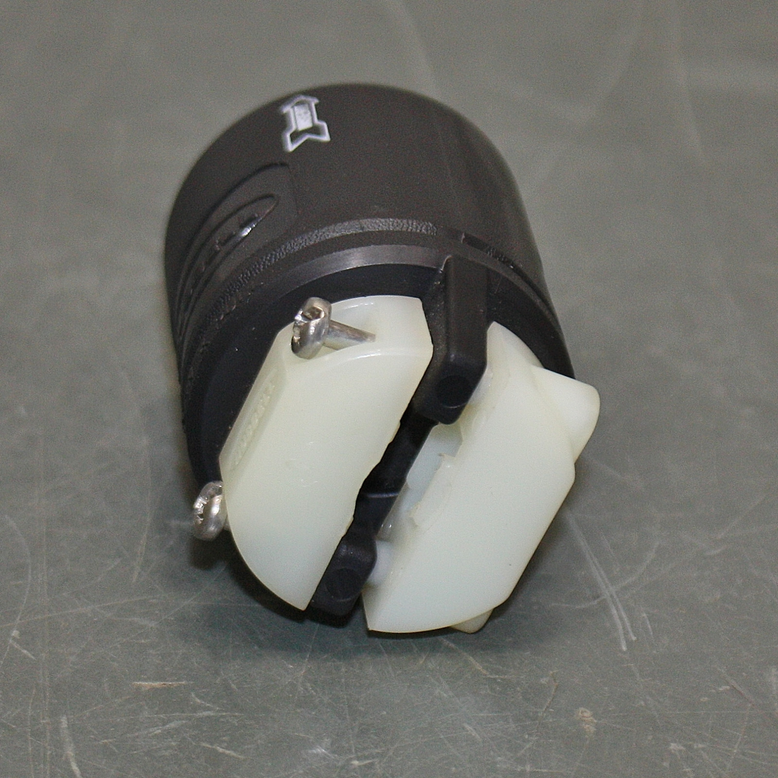 Hubbell Locking Plug HBL23005GB, 20 A, 125V AC, 2 Pole, 1 PH, IP30, Polarized