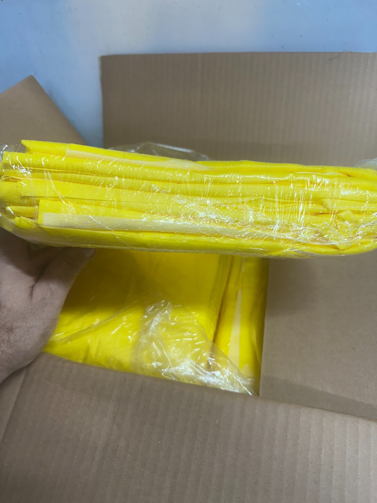 (100) KIMBERLY-CLARK 97790 Kleenguard Yellow A70 Chemical Protection Aprons NEW