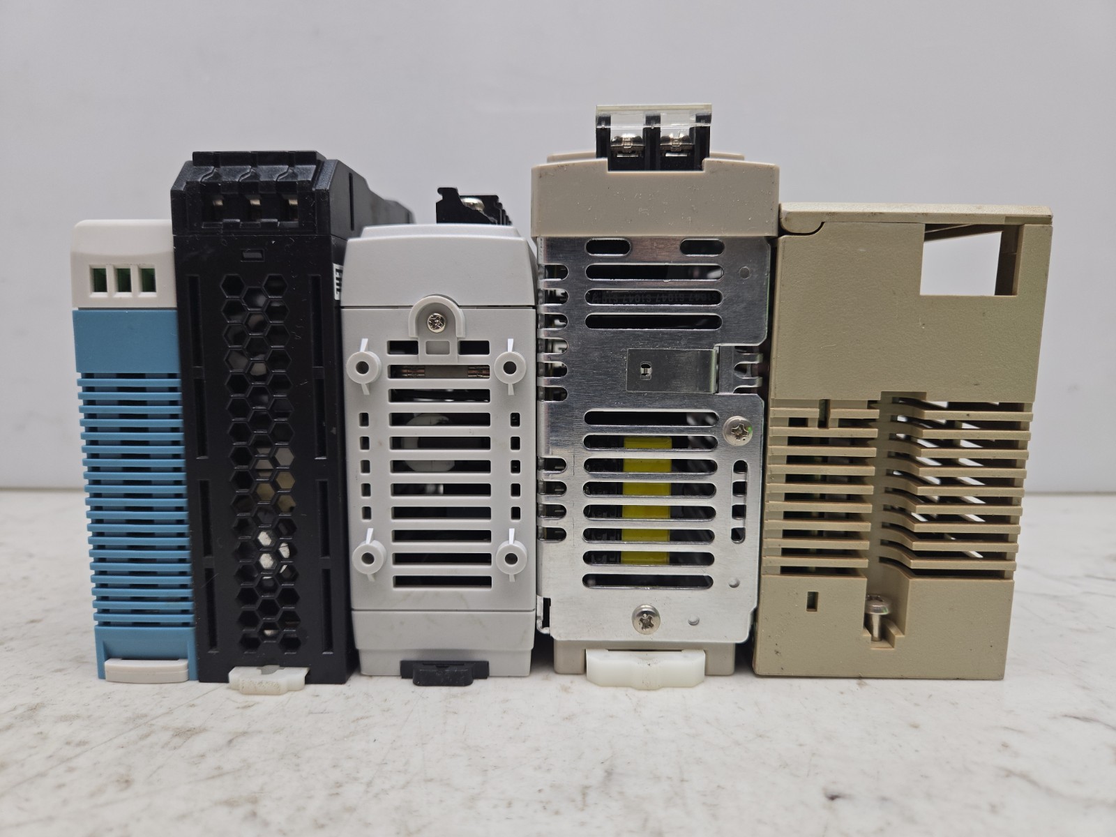 Mixed Lot of 6 Switching Power Supplies Keyence Omron Mean Well See Pictures