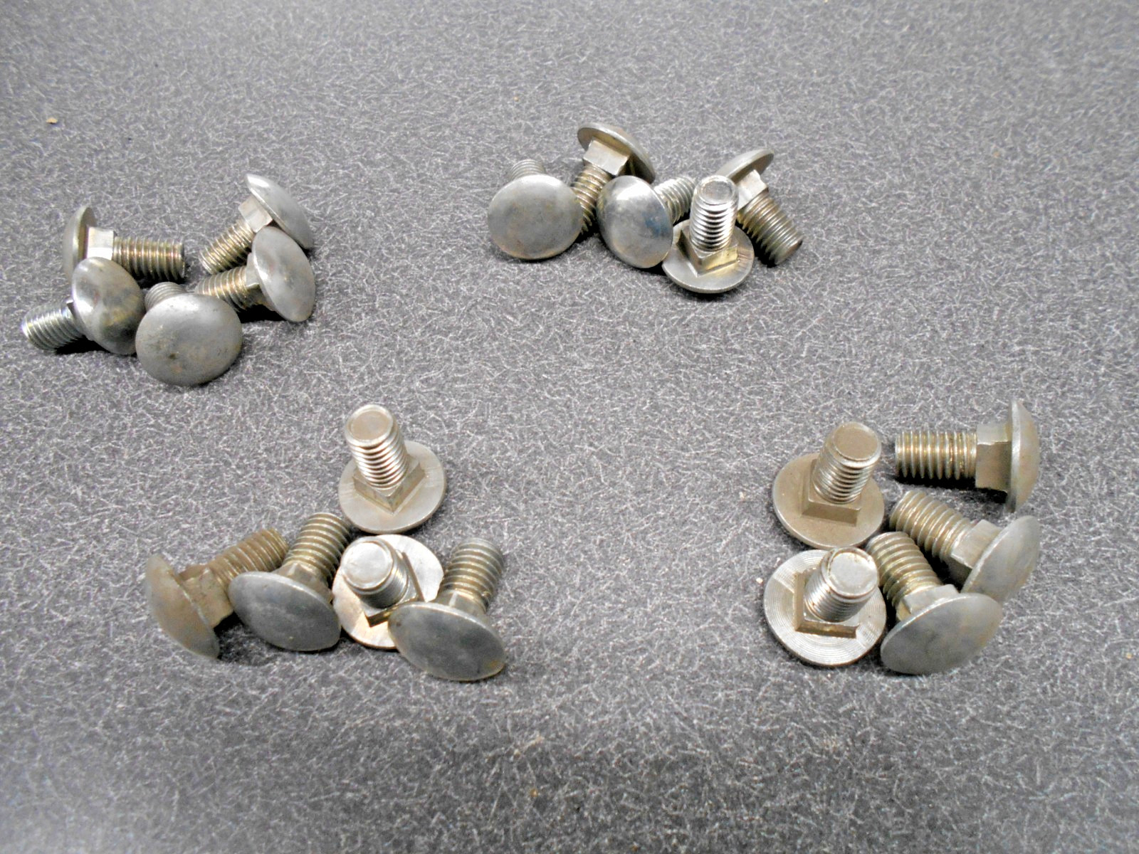 Carriage Bolt 1/2″ x 1.00″. Carriage Bolts. (LOT OF 20), Grade 2, Coarse. NOS!