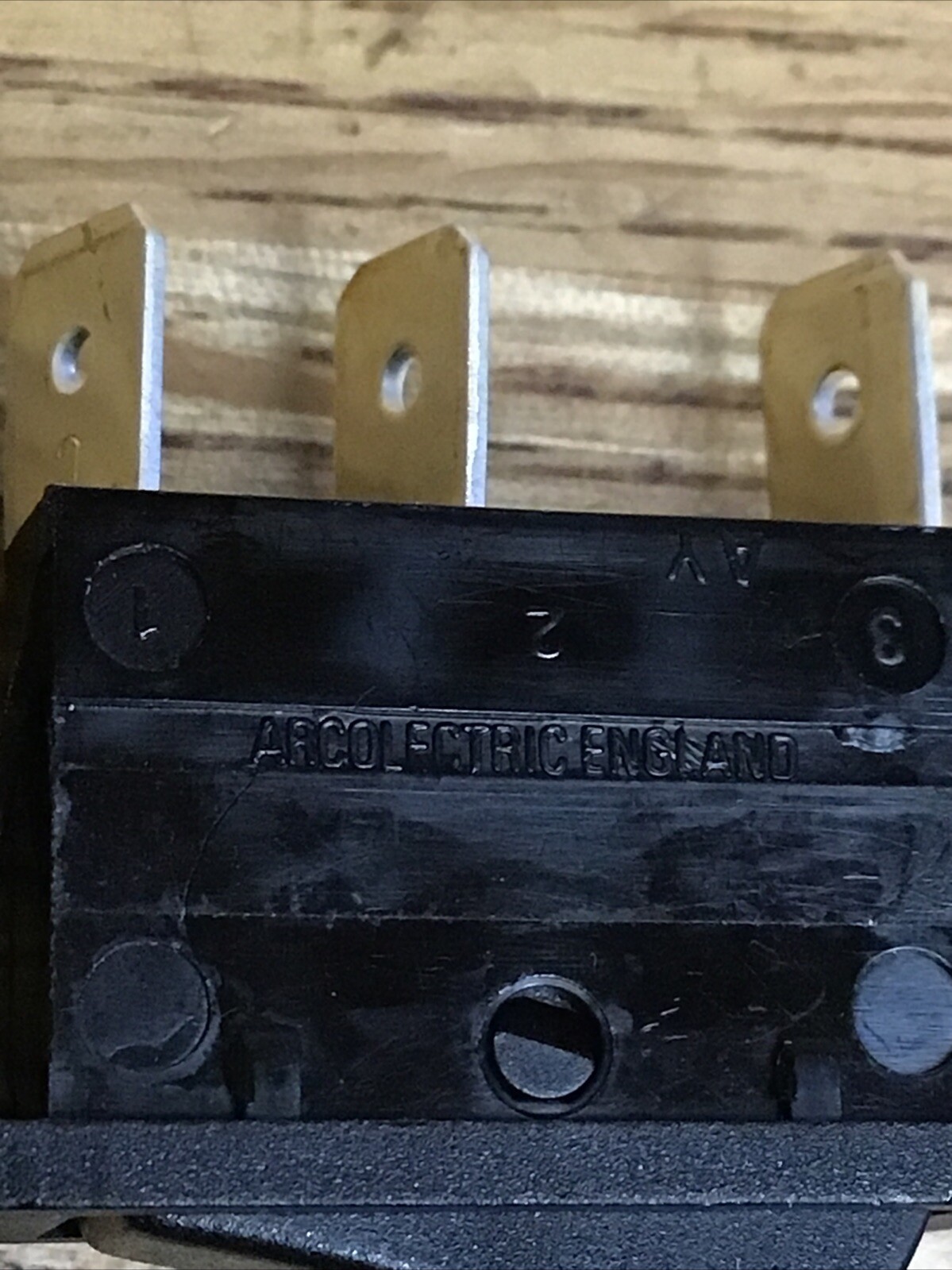Arcolectric 1510 Black Rocker Switch – SPDT ON-ON – 250VAC 16A 1HP – 125V 0.5HP