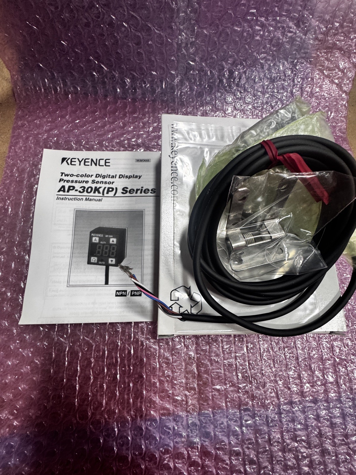 NEW KEYENCE AP-33KP PRESSURE SENSOR 12-24VDC
